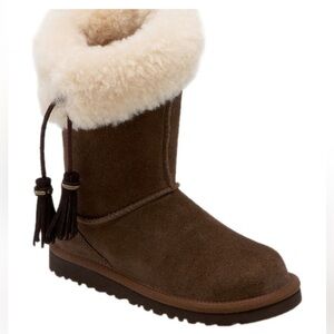 UGG 1970 Plumdale US Size 5 Sheepskin Suede